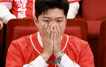 [포토] 표정 굳은 김용태 국민의힘 비대위원장