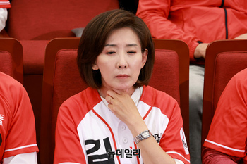 [포토] 나경원 국민의힘 공동선대위워장 '침통'