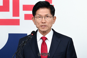 [포토] 대선 패배 승복 기자회견 갖는 김문수 후보