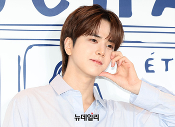 [포토] 백화점 등장한 더보이즈 영훈