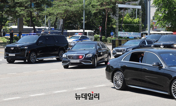 [포토] 국회 들어서는 대통령 차량