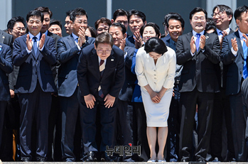 [포토] 취임선서 마치고 국회 떠나는 이재명 대통령 내외