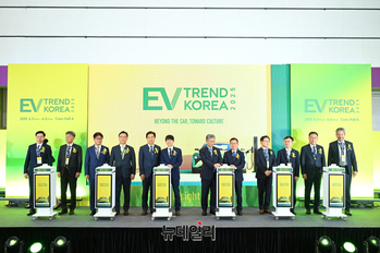 [포토] EV트렌드코리아 2025, 개막식서 'EV 어워즈' 시상
