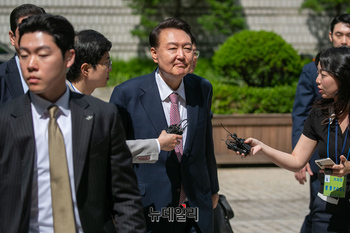 [포토] 윤석열 전 대통령, 대선 이후 첫 법원 출석