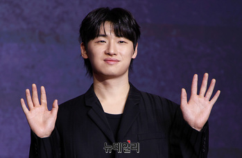 [영상] 오징어게임3 이다윗, 반가운 손인사 