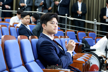 [포토] 의원총회 참석한 김용태 비대위원장