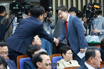 [포토] 떠나는 권성동 국민의힘 원내대표