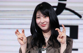 [포토] 풋풋한로맨스 이채연 '닭발 포즈'