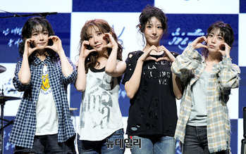 [영상] QWER 미니 3집 발매 기념 미디어 쇼케이스