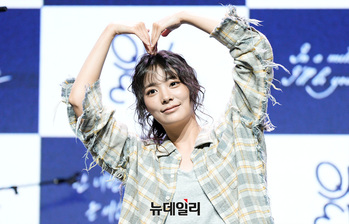 [포토] QWER 시연 '사랑해요'