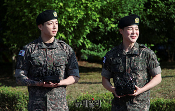 [포토] 전역소감 밝히는 BTS 정국-지민