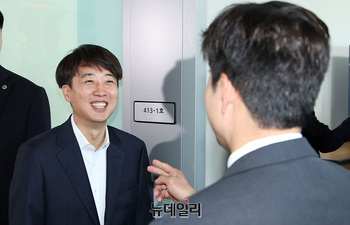 [포토] 한미의원연맹 현판식 참석한 이준석 의원 