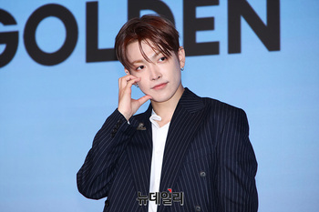 [포토] 포즈 취하는 에이티즈 홍중
