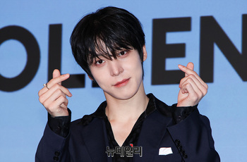 [포토] 에이티즈 윤호 '손가락 하트'