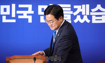 [포토] 최고위 참석하는 박찬대 직무대행 