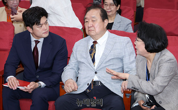 [포토] 대화나누는 김용태·정대철·이혜훈 