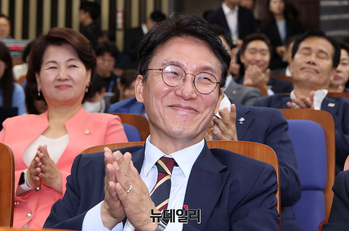 [포토] 의총 참석한 김민석 국무총리 후보자 