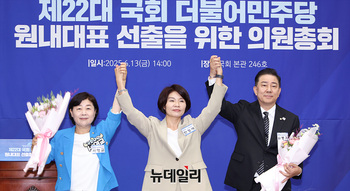 [포토] 더불어민주당 새 원내대표에 김병기 의원 선출