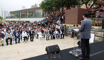 [포토] '수변활력거점' 준공식서 축사하는 오세훈 서울시장 