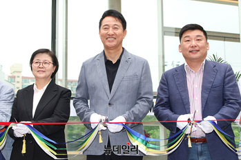 [포토] 우이천서 테이프커팅식 하는 오세훈 서울시장 