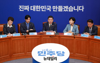 [포토] 최고위원회의 주재하는 김병기 원내대표