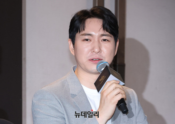 [포토] 유일한 한국인 위너, 테너 이기업
