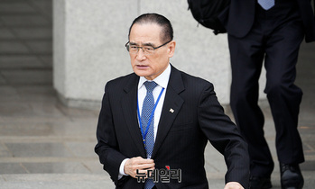 [포토] 공군 1호기 향하는 위성락 국가안보실장 