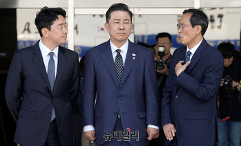 [포토] 대화나누는 강훈식-김병기-우상호