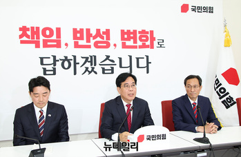 [포토] 송언석 원내대표, 강훈식 비서실장·우상호 정무수석 접견