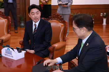 [포토] 환담 나누는 우원식·강훈식