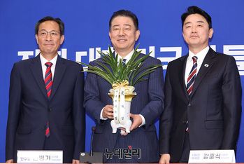 [포토] 기념촬영하는 우상호·김병기·강훈식 