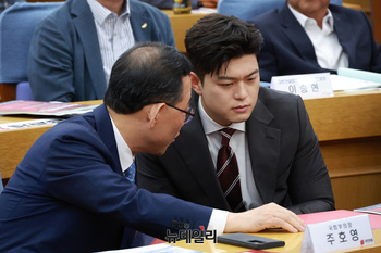 [포토] 대화 나누는 김용태·주호영