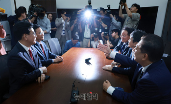 [포토] 추경 놓고 회동 갖는 여야 원내대표