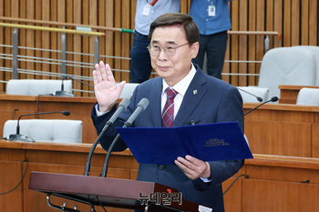 [포토] 선서하는 이종석 국정원장 후보자