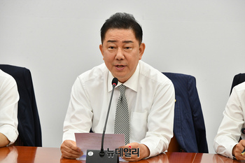 [포토] 정책조정회의서 발언하는 김병기 원내대표
