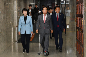 [포토] 회의 참석하는 국민의힘 원내지도부