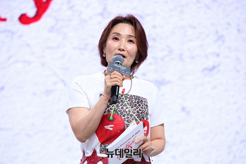 [영상] '베이비돈크라이' 소개하는 MC 박경림