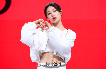 [영상] 베이비돈크라이 베니 '빛나는 미모'