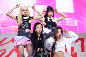 [포토] 데뷔무대 선보이는 걸그룹 '베이비돈크라이'