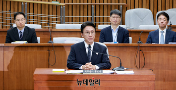 [포토] 인사청문회서 답변하는 김민석 국무총리 후보자