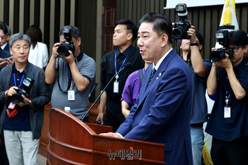 [포토] 의총서 발언하는 김병기 민주당 원내대표