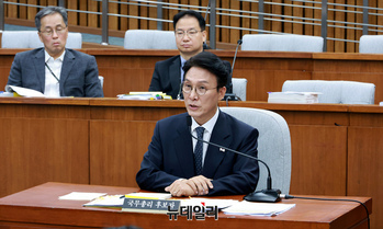 野 "비행기 탔다는 시간 한국에" … 김민석, '칭화대 석사 학위 의혹'에 석연치 않은 해명