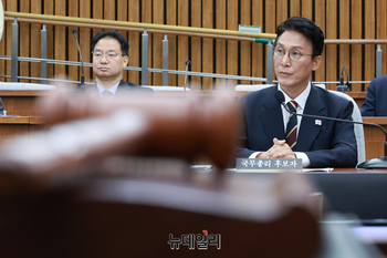 [포토] 답변 이어가는 김민석 국무총리 후보자