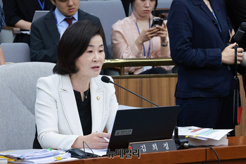 [포토] 질의하는 김희정 국민의힘 의원