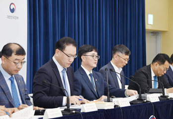 2차 추경에 적자성 채무만 70% … 국가채무 '질적 경고등' 켜졌다 