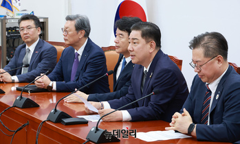 [포토] 경제6단체 부회장단 면담서 발언하는 김병기 원내대표