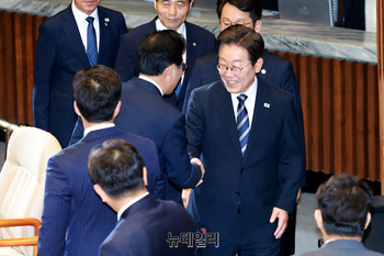 [포토] 악수 나누는 이재명 대통령과 송언석 원내대표