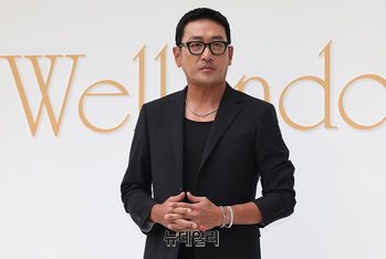 [포토] 주얼리 착용한 하정우