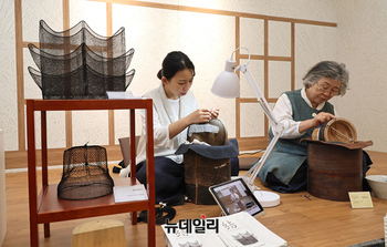 [포토] 탕건 만드는 김혜경 탕건장 보유자