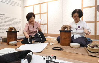 [포토] 망건장 보유자 강전향-전영인 